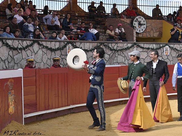 Calzando el traje charro