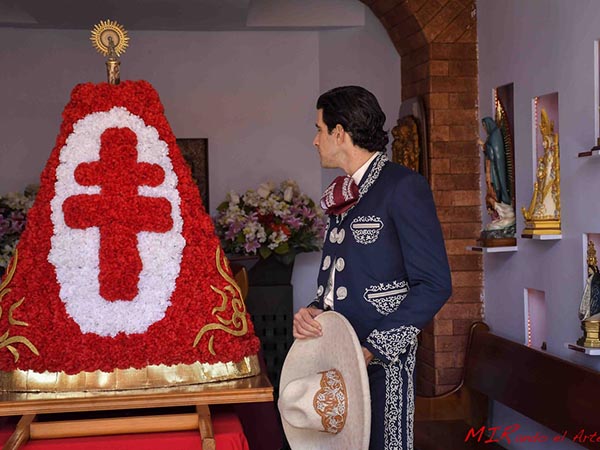 La Cruz de Lorena con flores