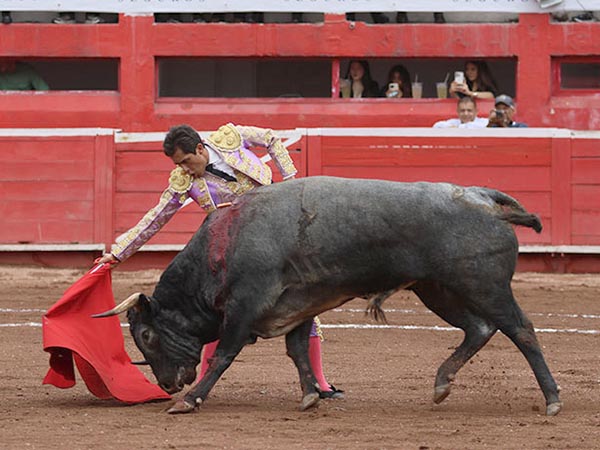 Jaleado por los paisanos