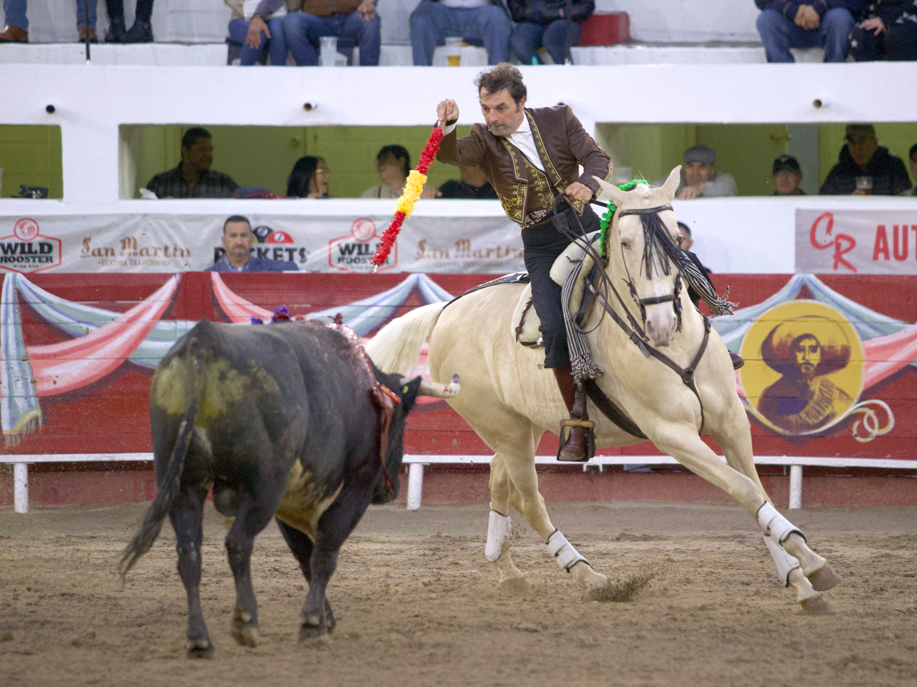 Banderilla en grana y gualda