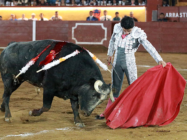 Fonseca asentado y torero