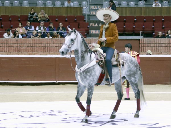 Inicia el festejo de triunfadores