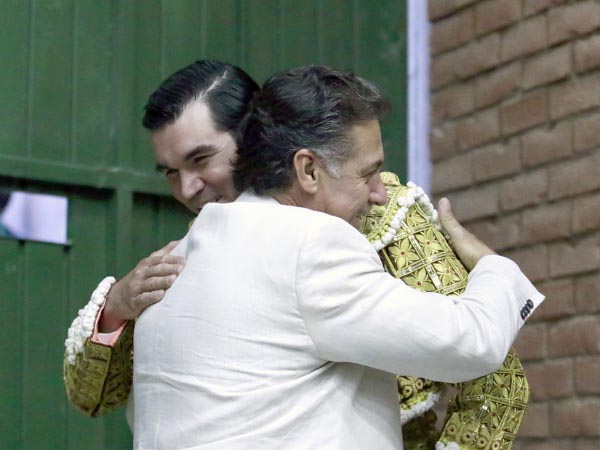 Teodoro y Andrs, saludo de amigos