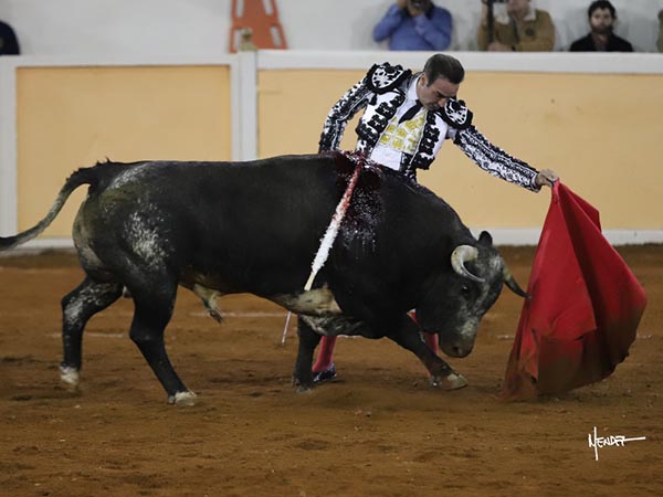 Templando por el izquierdo