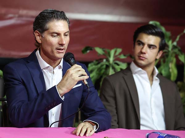 Fernando Ochoa, representante en Mxico