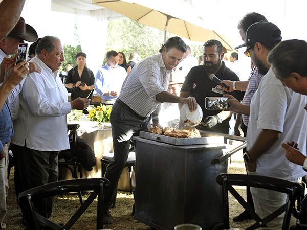 Tradicional corte del cochinillo