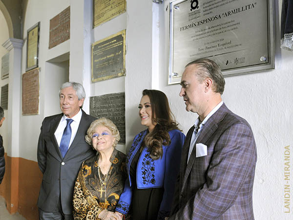 Develaron la placa conmemorativa