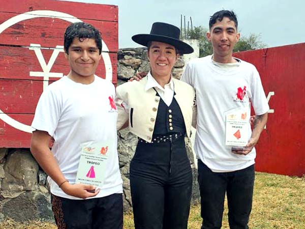 Hilda Tenorio con los chavales avanzados