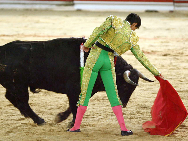 Asentado sobre la arena