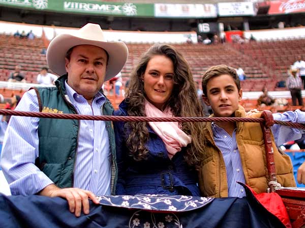 El ganadero Julio Uribe y familia