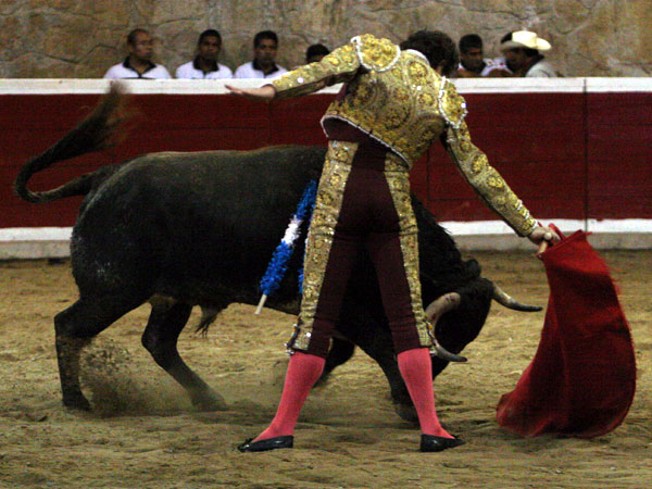 Alejandro con el cierraplaza