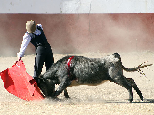 Galindo corriendo la mano