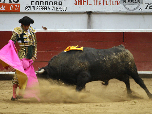 Pedro Ruben abrindose de capa