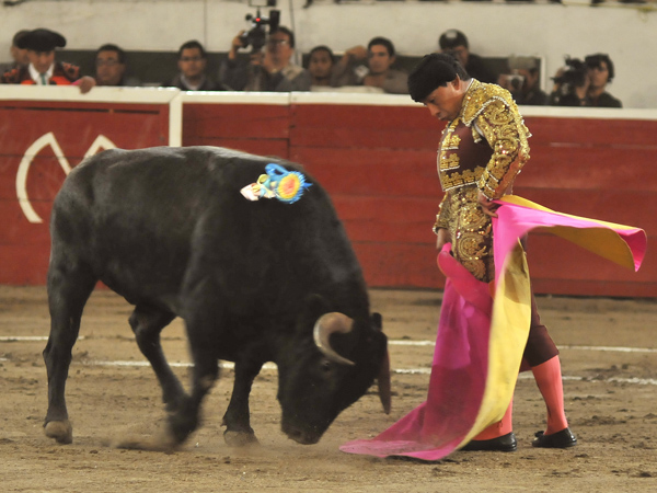 Lalo, con el capote