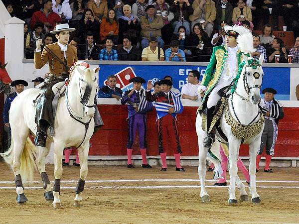 Dos usanzas... dos rejoneadores