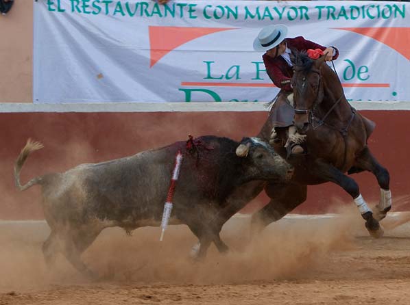 Quitndose la cornada