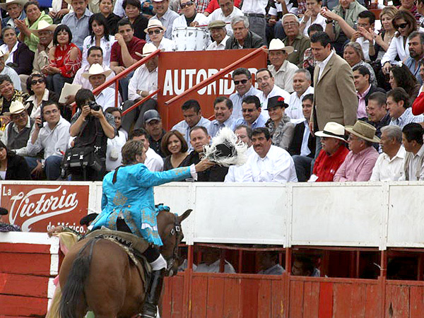 Brindis al gobernador Alonso