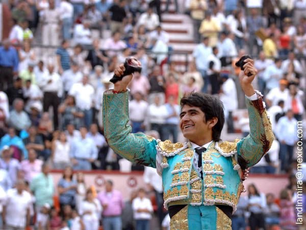 Joselito Adame la arm de nuevo