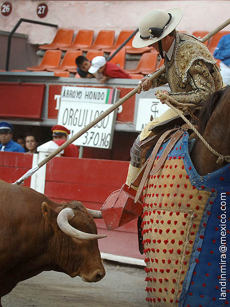 Guillermo Cobos, pic en la puerta