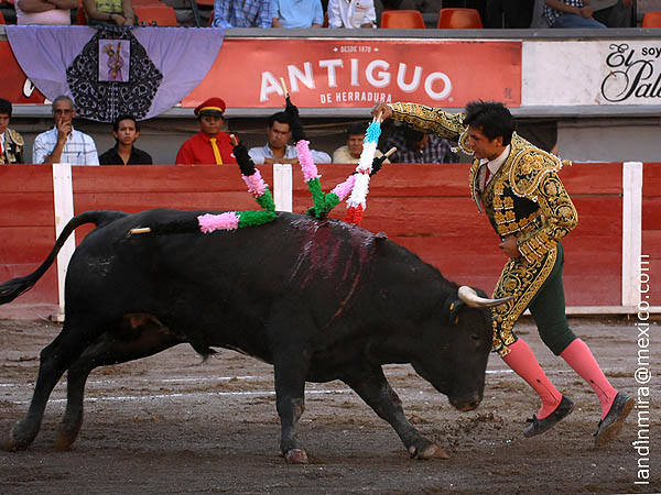 Resuelto en los tres tercios