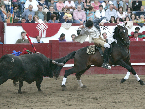 Joao Pamplona se adorna