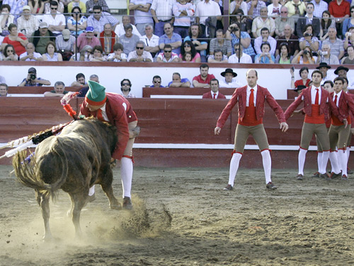 Una pega dando ventaja al toro