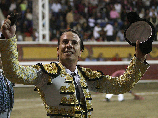 Cay de pie el venezolano