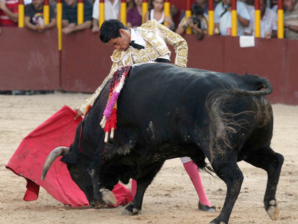 La barbilla en el pecho