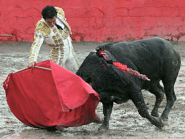 Con la cara tapada