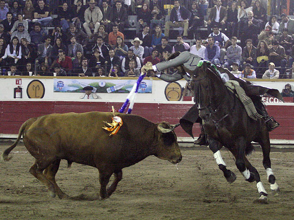 Banderillas a dos manos