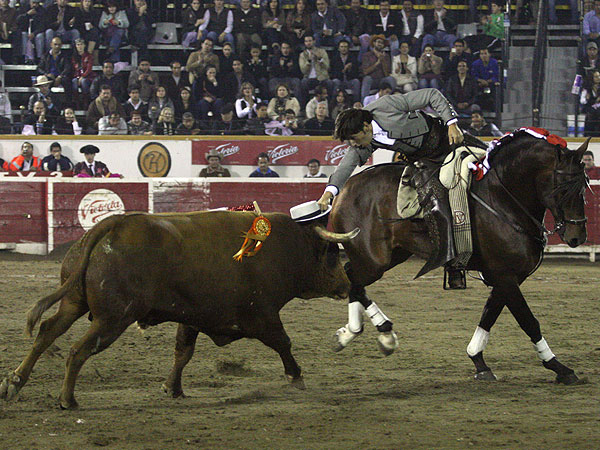 Toreando con el sombrero