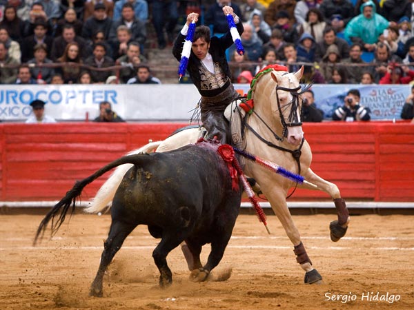 Banderillas a dos manos