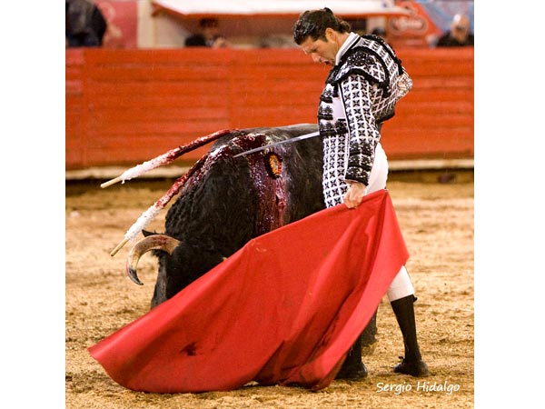 Ochoa , mostrando su clase