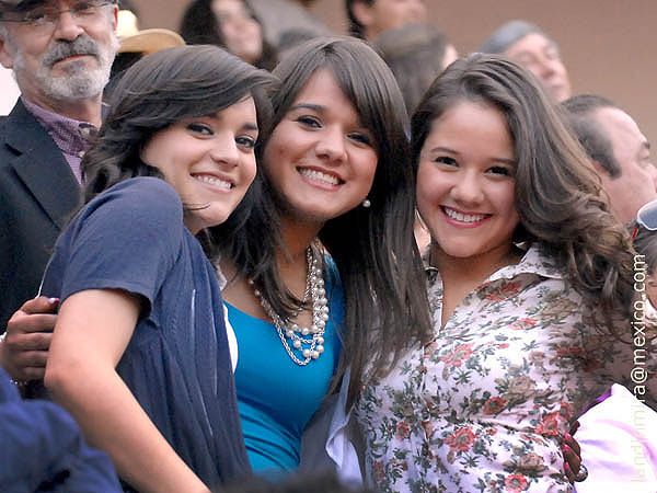 Tres sonrisas hermosas