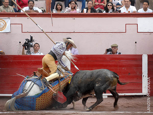 Sin aflojar la vara