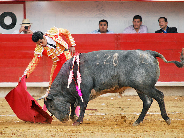 Buen toreo de Garibay