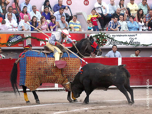 El puyazo de Lalo Rivera