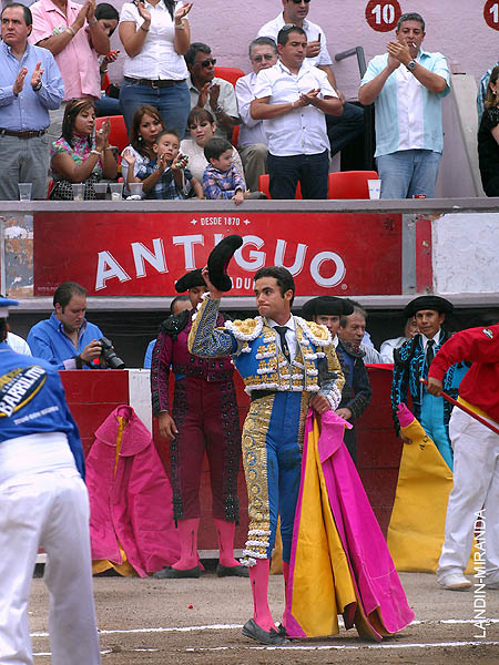 Saludos en el tercio