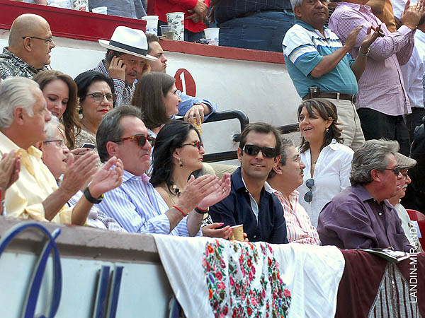 Arturo Macas en el palco oficial