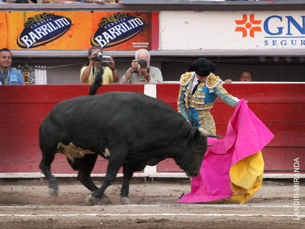 El Juli recibe a su segundo