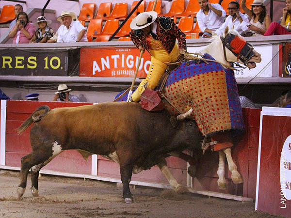 Colorado de imponente alzada