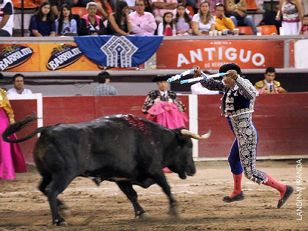 Quiroz, ganando la cara