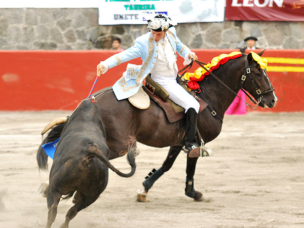 Jorge, encelando a su segundo