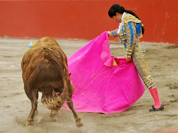 Lupita, jugando los brazos