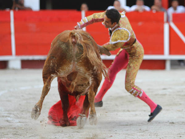 Espadazo para la segunda oreja