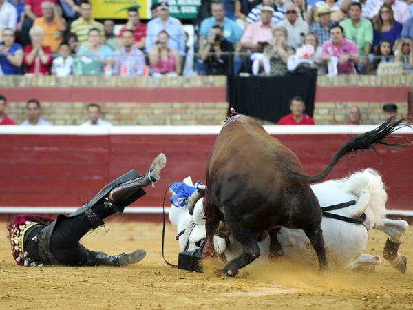 Aparatosa cada en el primero