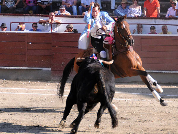 Andrs Chica inicia el festejo