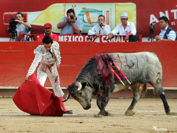 Bajando la mano