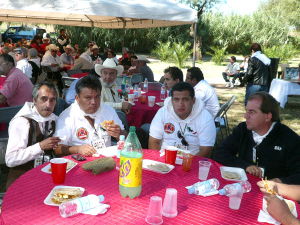 Disfrutando las rajitas con queso