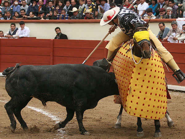 Gran puyazo de Csar Morales